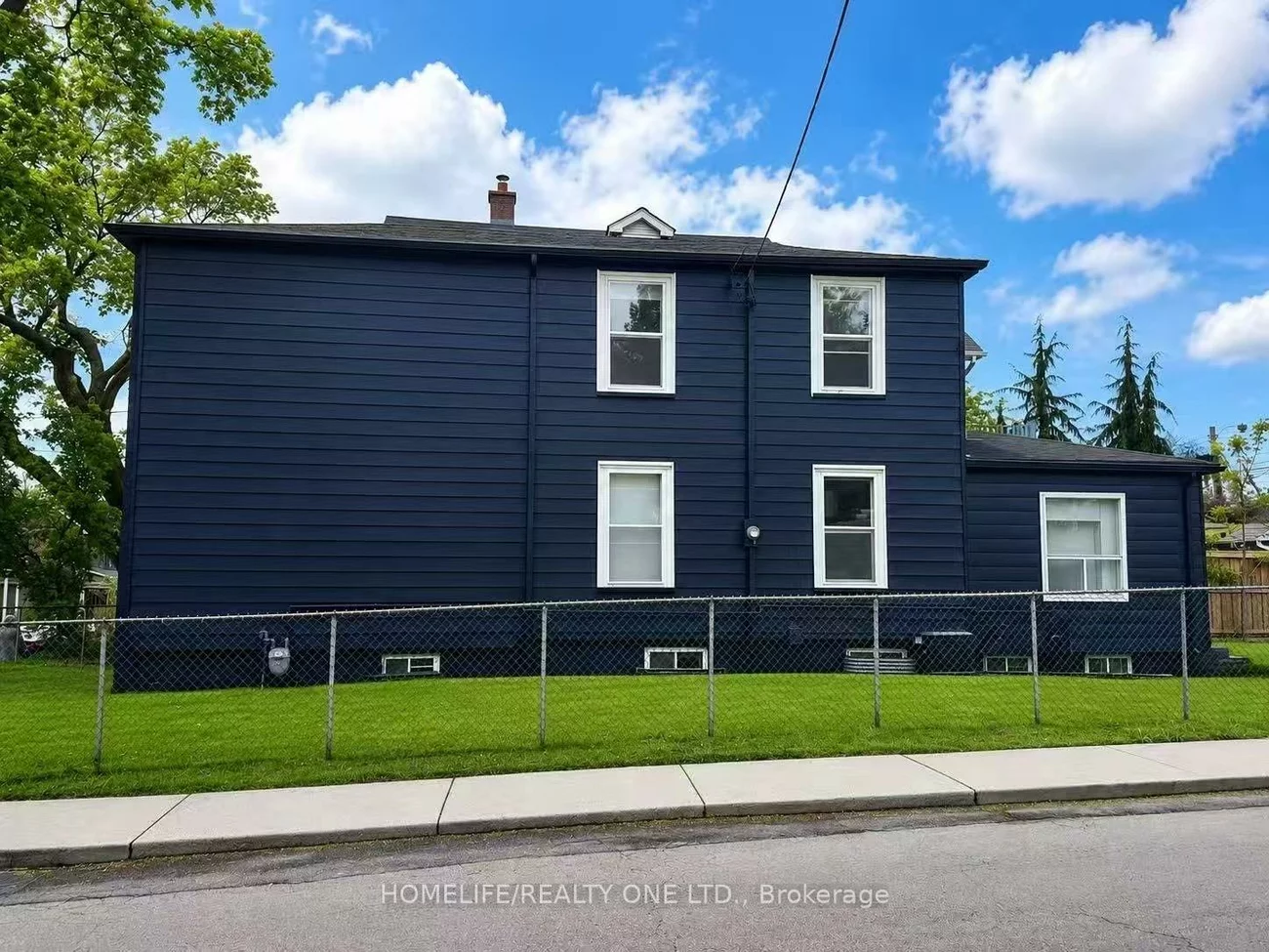 104, Benson, Wychwood, Toronto