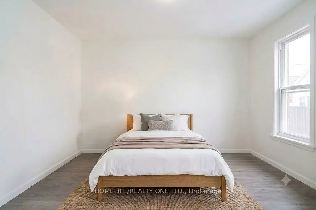 104, Benson, Wychwood, Toronto