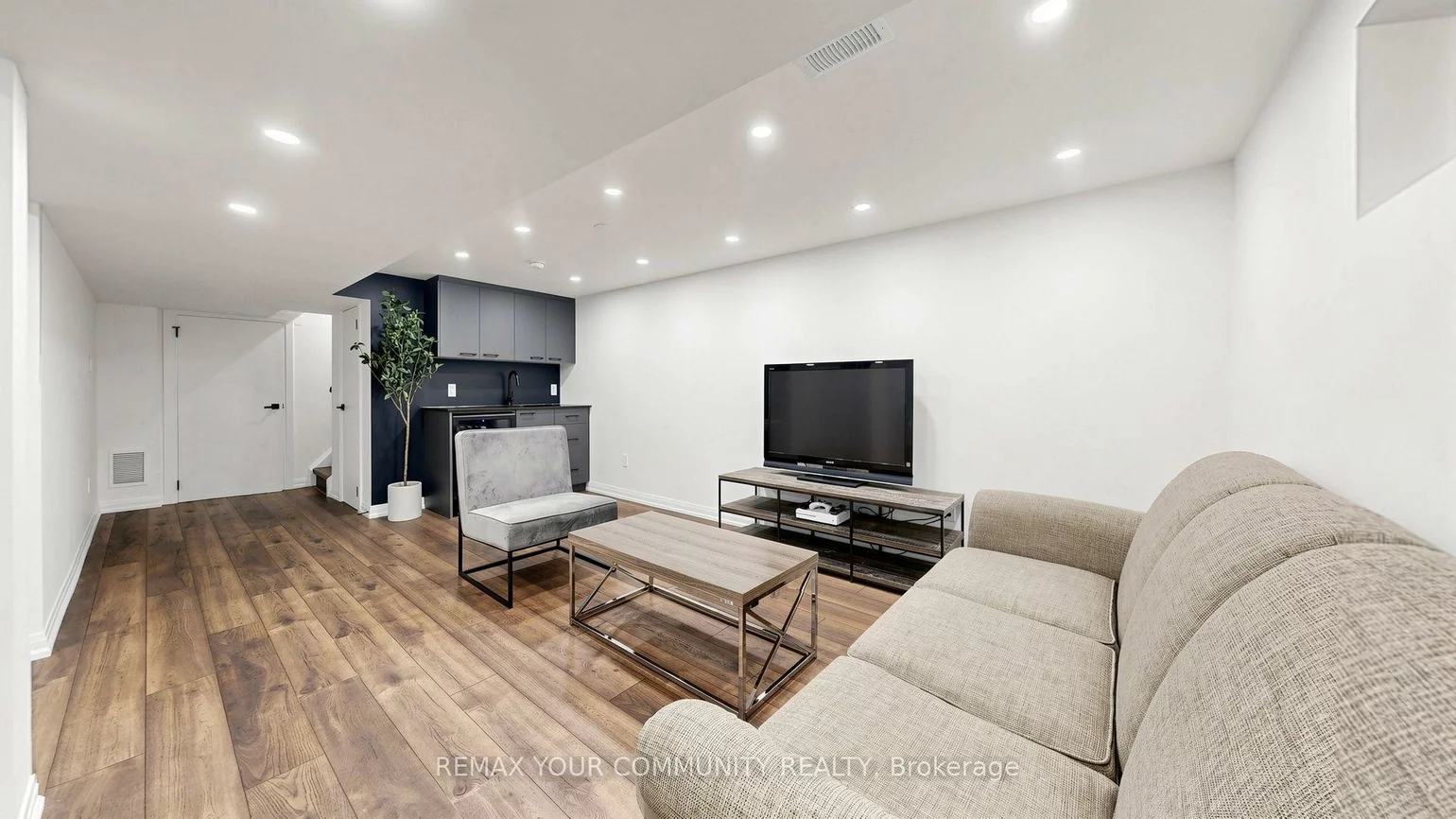 48, Crossbow, Pleasant View, Toronto