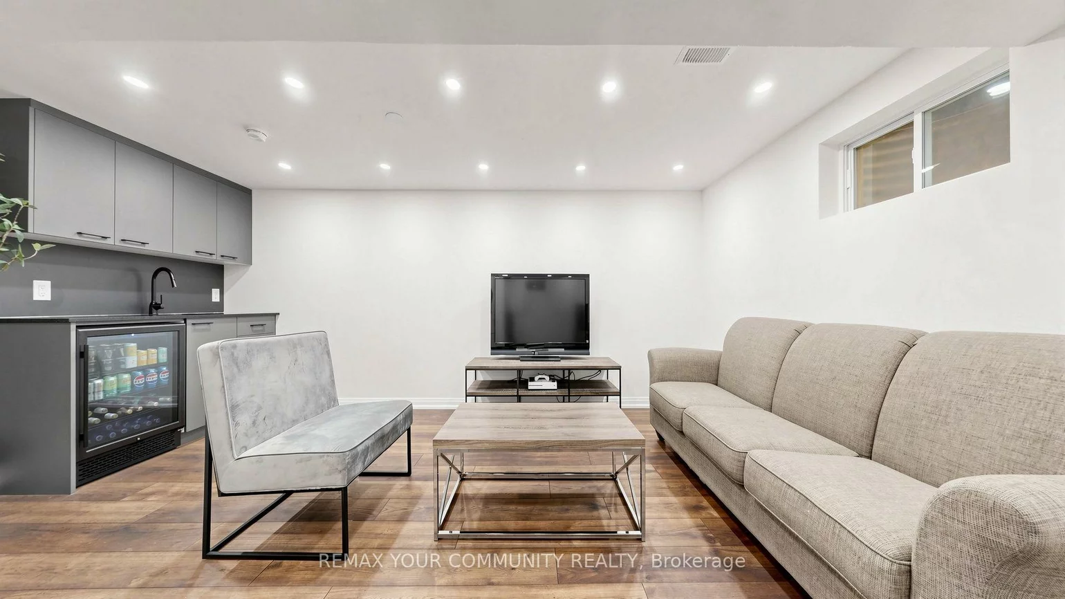 48, Crossbow, Pleasant View, Toronto