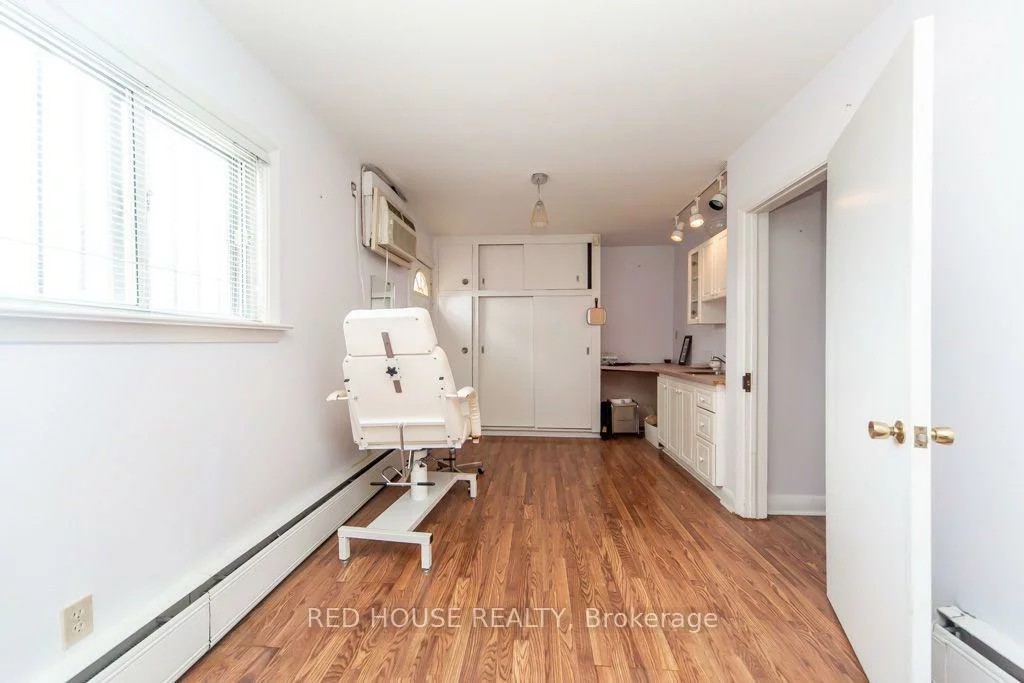 658, Vaughan, Oakwood Village, Toronto