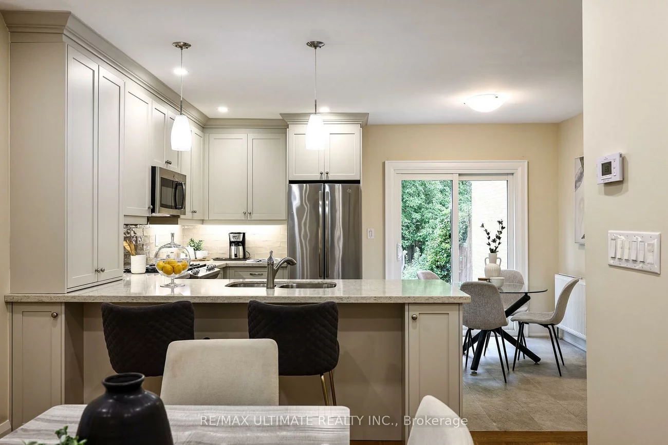 29, Falcon, Mount Pleasant East, Toronto