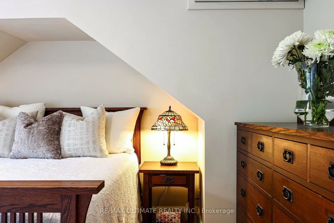 29, Falcon, Mount Pleasant East, Toronto