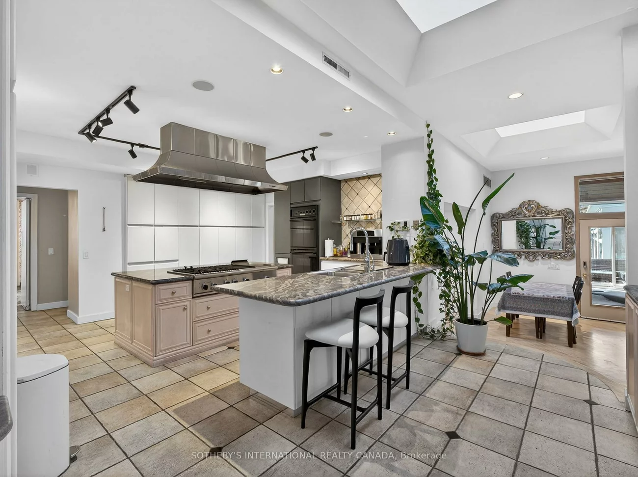 39, Burton, Forest Hill South, Toronto