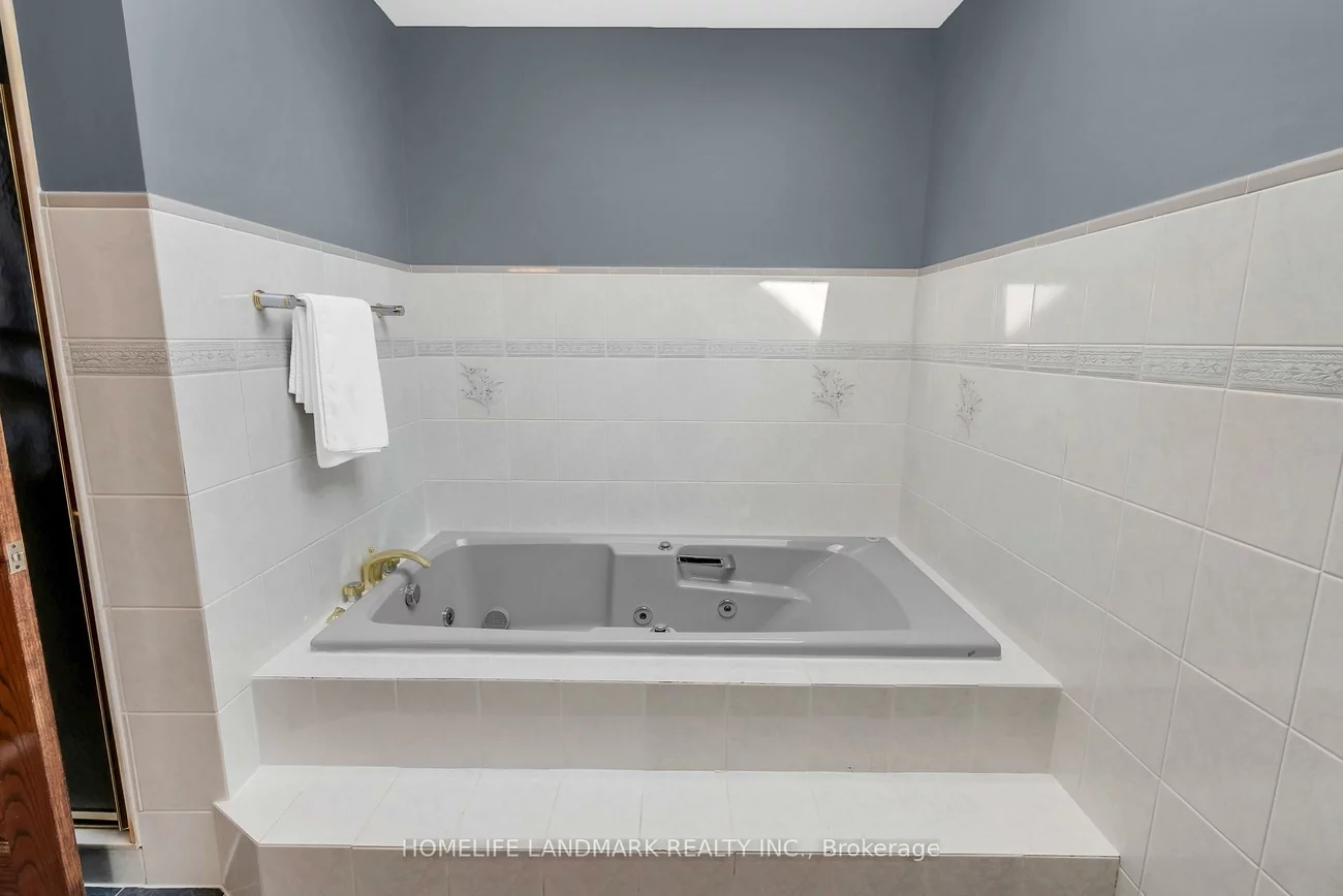 193, Codsell, Bathurst Manor, Toronto