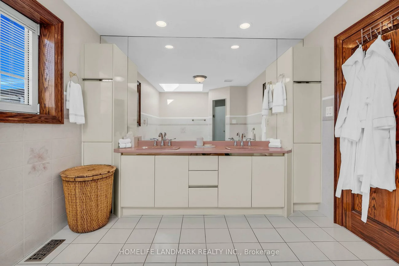 193, Codsell, Bathurst Manor, Toronto