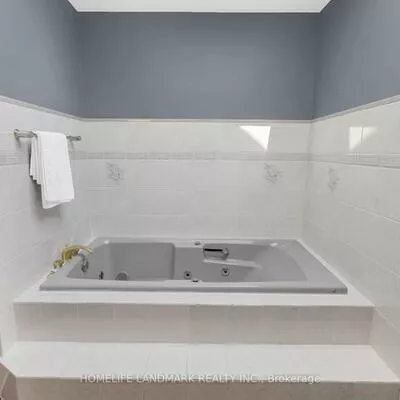 193, Codsell, Bathurst Manor, Toronto