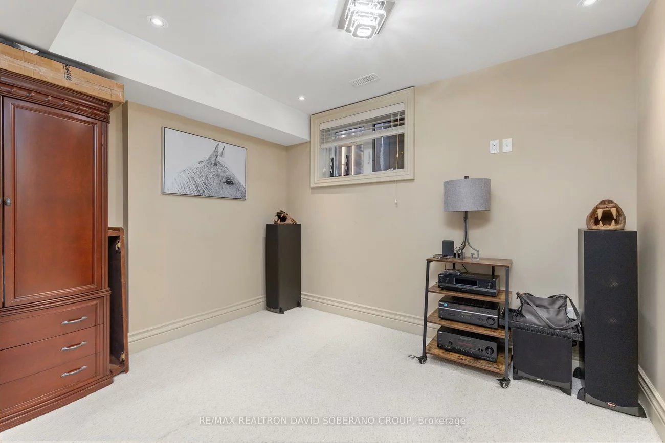 49, Verwood, Clanton Park, Toronto