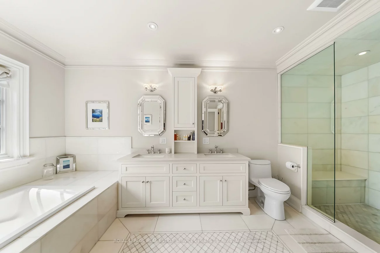 151, Sutherland, Leaside, Toronto