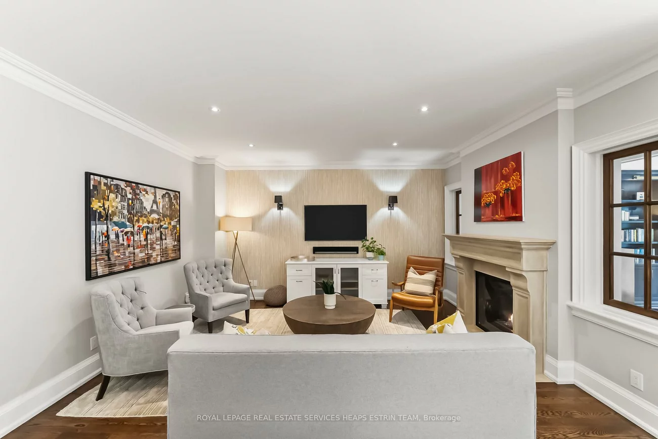 151, Sutherland, Leaside, Toronto