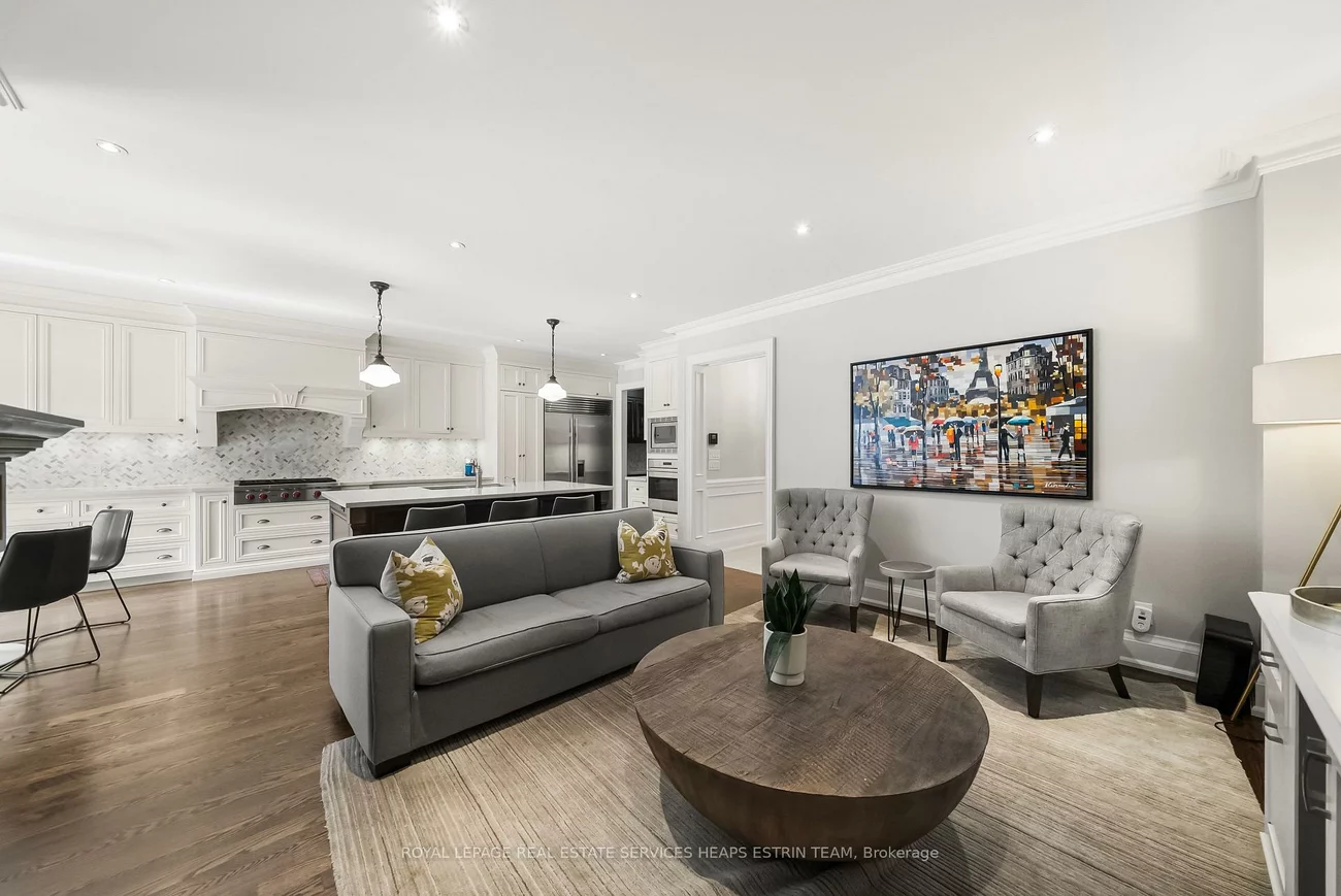 151, Sutherland, Leaside, Toronto