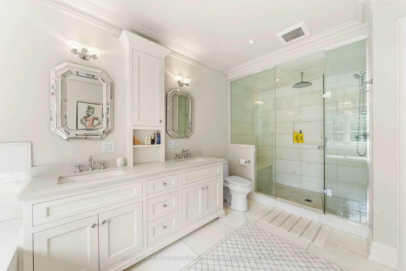 151, Sutherland, Leaside, Toronto