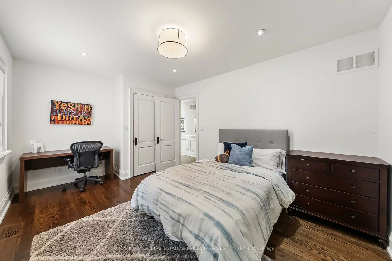 151, Sutherland, Leaside, Toronto