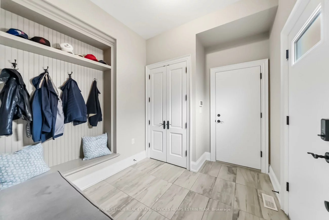151, Sutherland, Leaside, Toronto