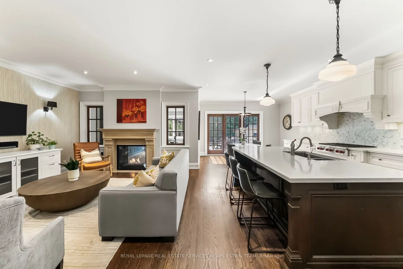 151, Sutherland, Leaside, Toronto
