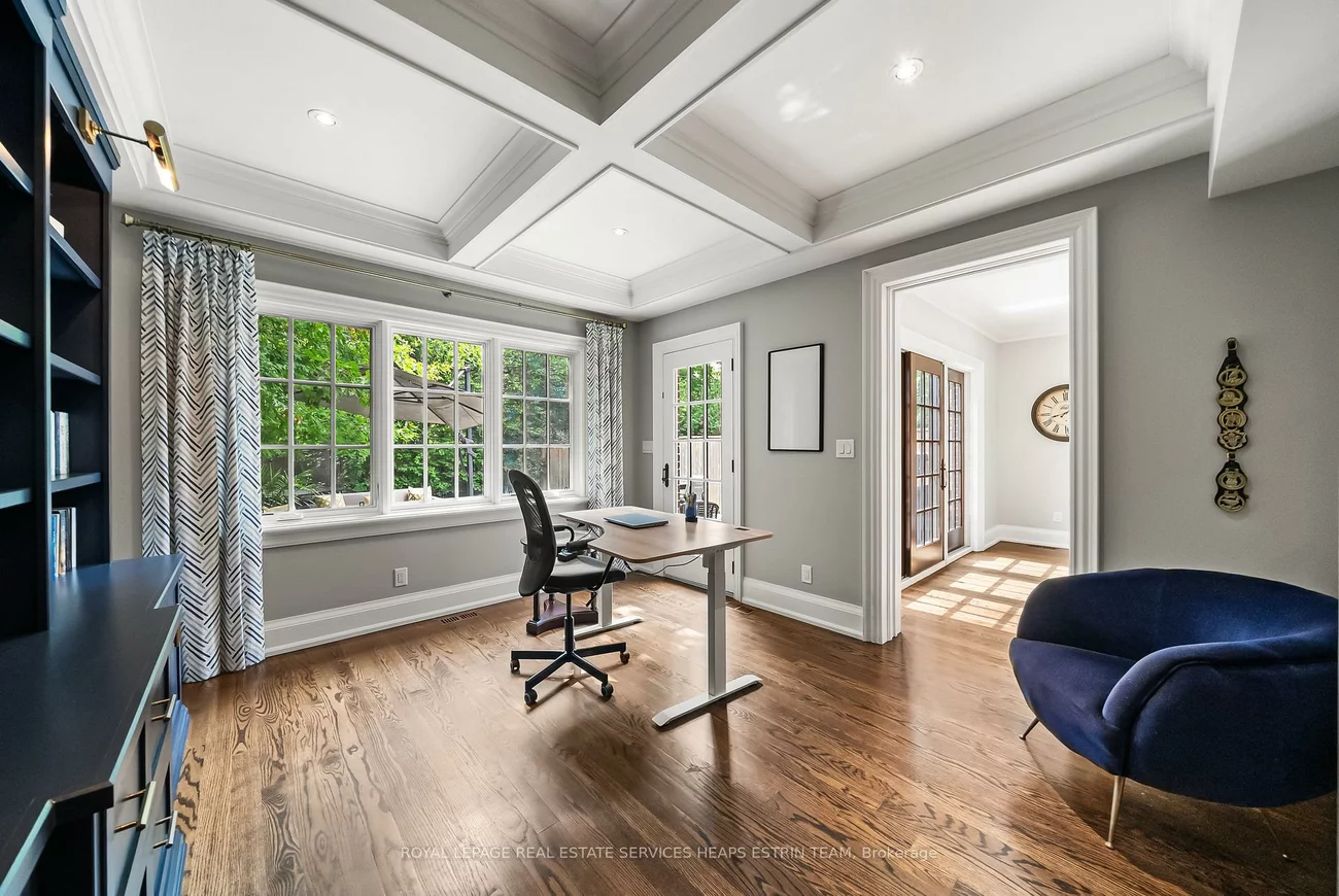 151, Sutherland, Leaside, Toronto