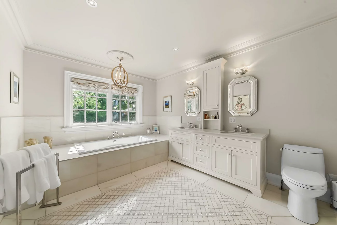 151, Sutherland, Leaside, Toronto