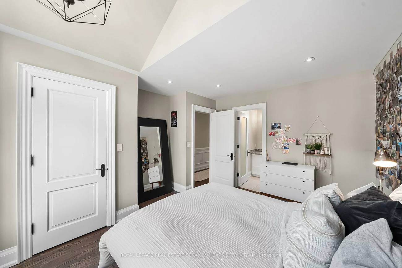 151, Sutherland, Leaside, Toronto