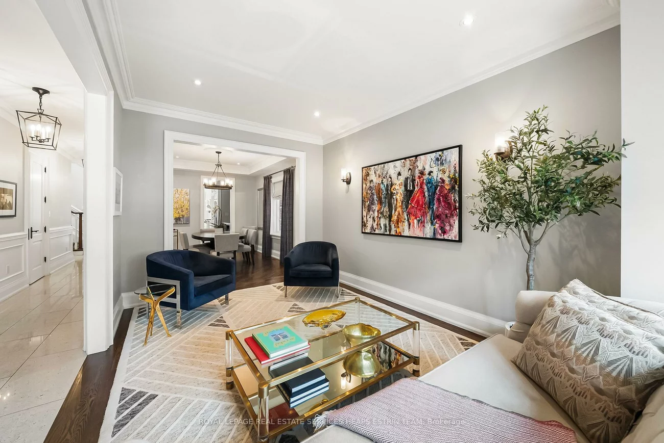151, Sutherland, Leaside, Toronto