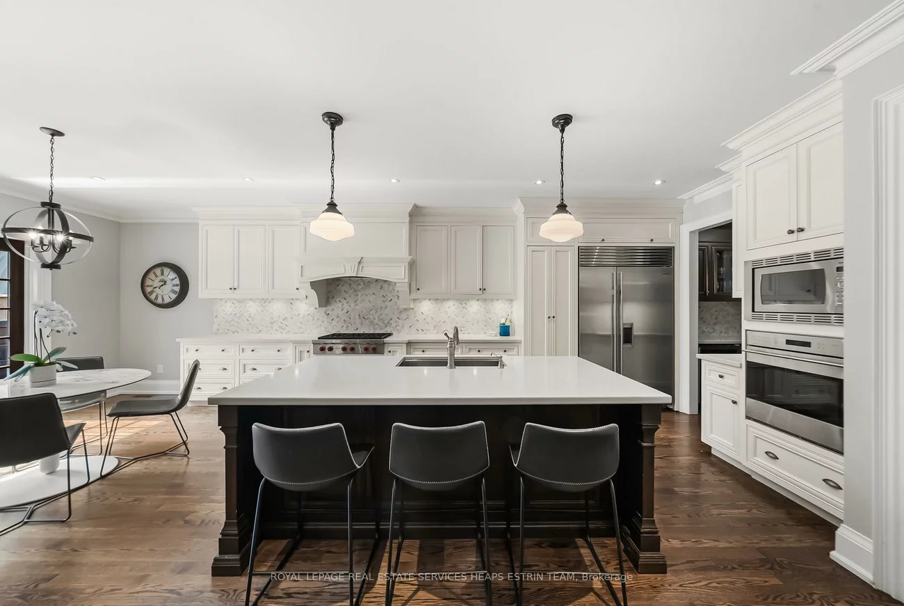 151, Sutherland, Leaside, Toronto