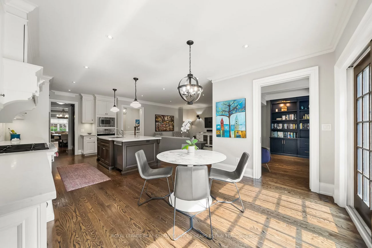 151, Sutherland, Leaside, Toronto