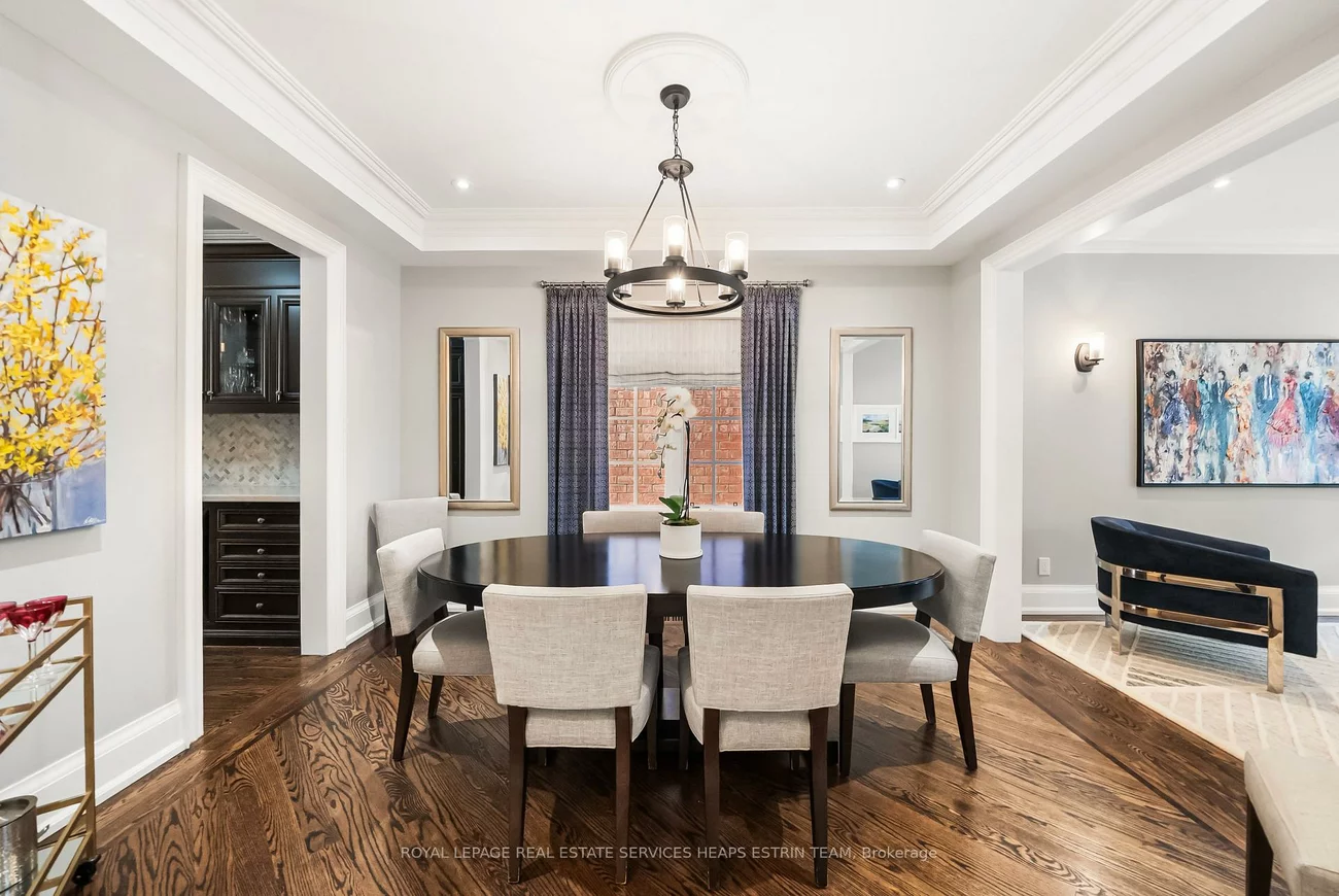 151, Sutherland, Leaside, Toronto