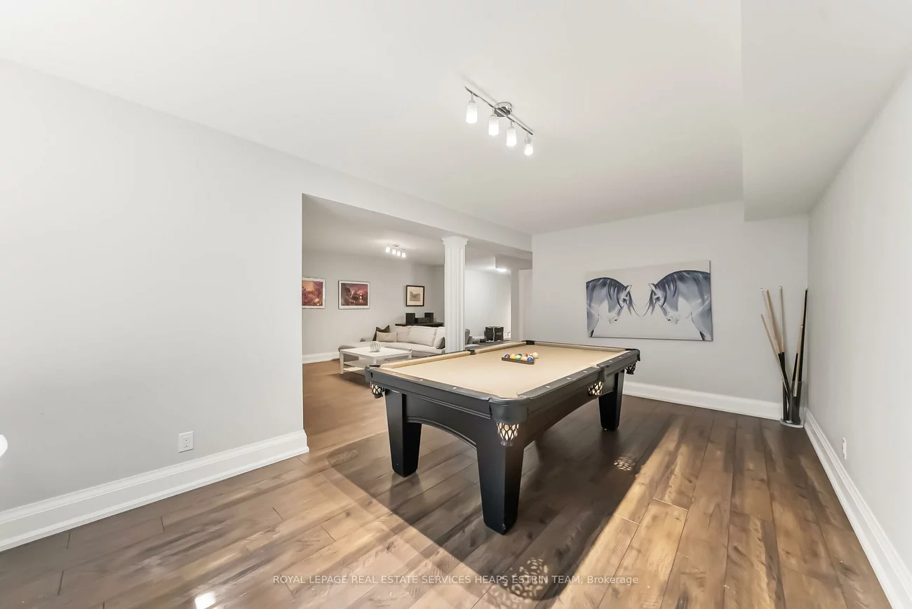 151, Sutherland, Leaside, Toronto