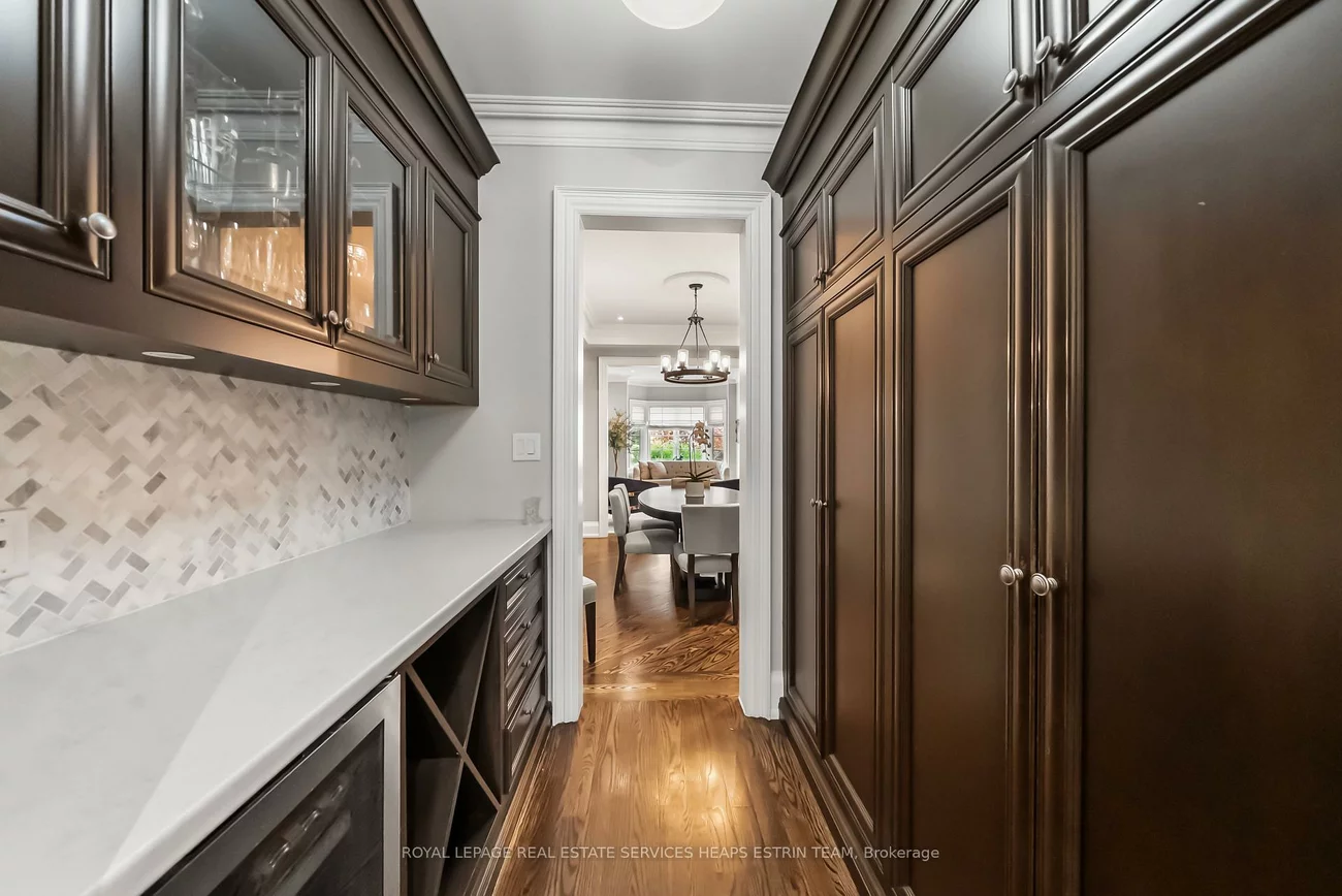 151, Sutherland, Leaside, Toronto
