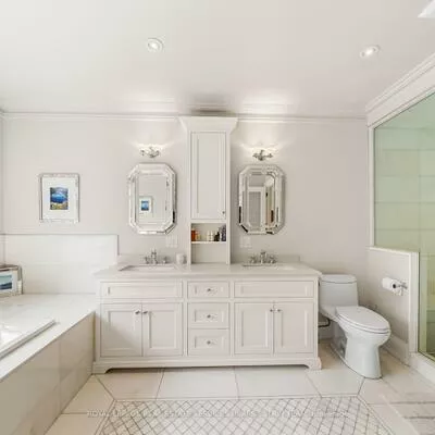 151, Sutherland, Leaside, Toronto