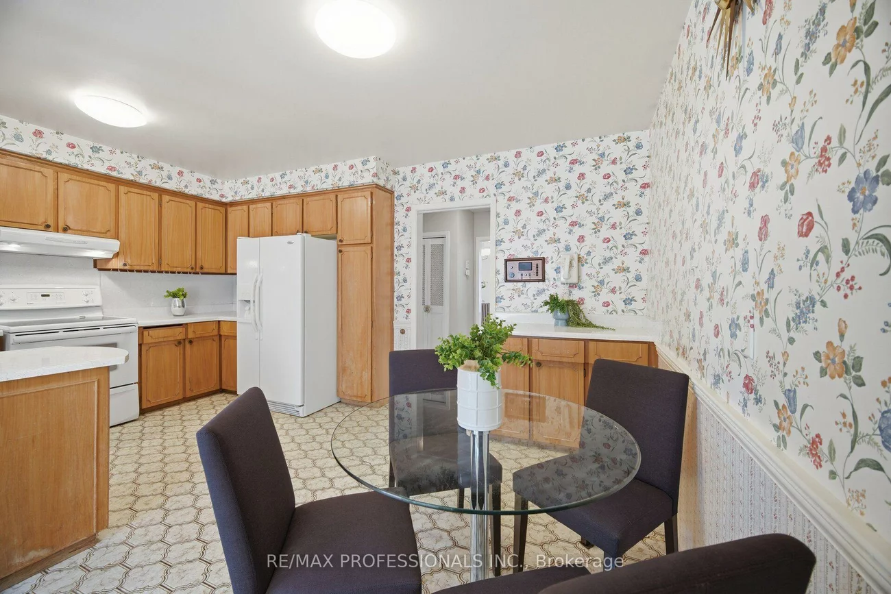 90, Peckham, Newtonbrook West, Toronto