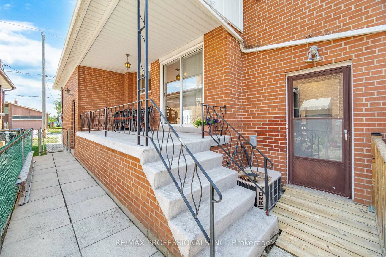 90, Peckham, Newtonbrook West, Toronto
