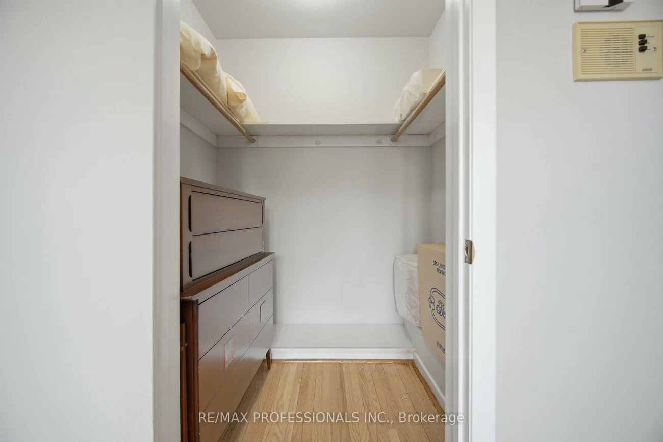 90, Peckham, Newtonbrook West, Toronto