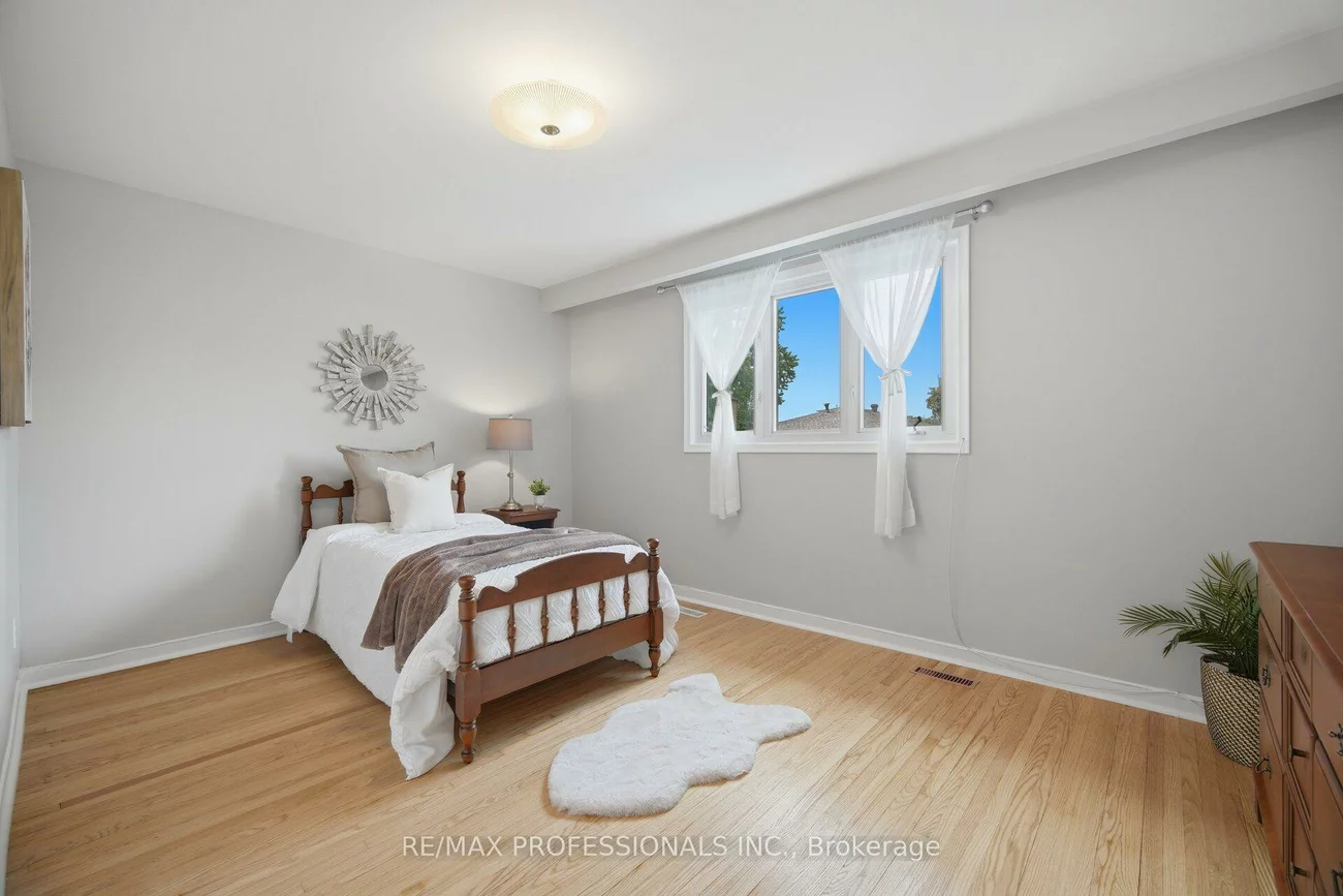 90, Peckham, Newtonbrook West, Toronto