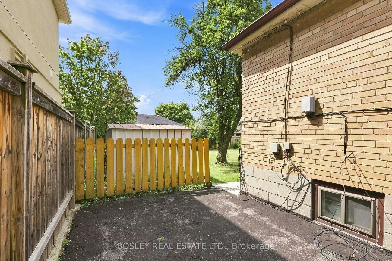 87, Brighton, Bathurst Manor, Toronto