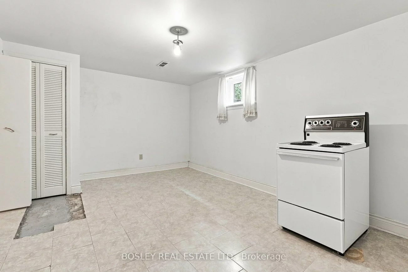 87, Brighton, Bathurst Manor, Toronto