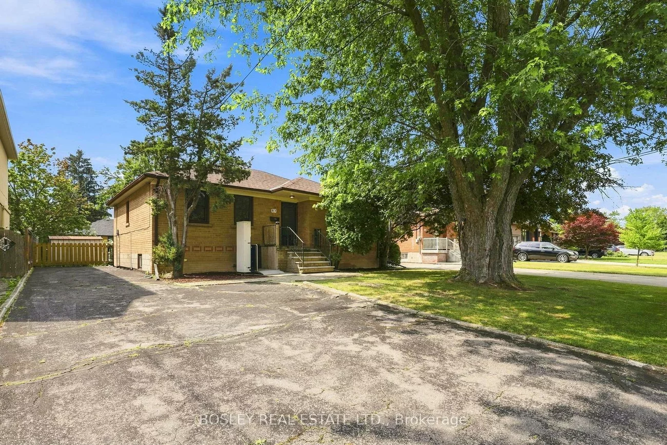 87, Brighton, Bathurst Manor, Toronto