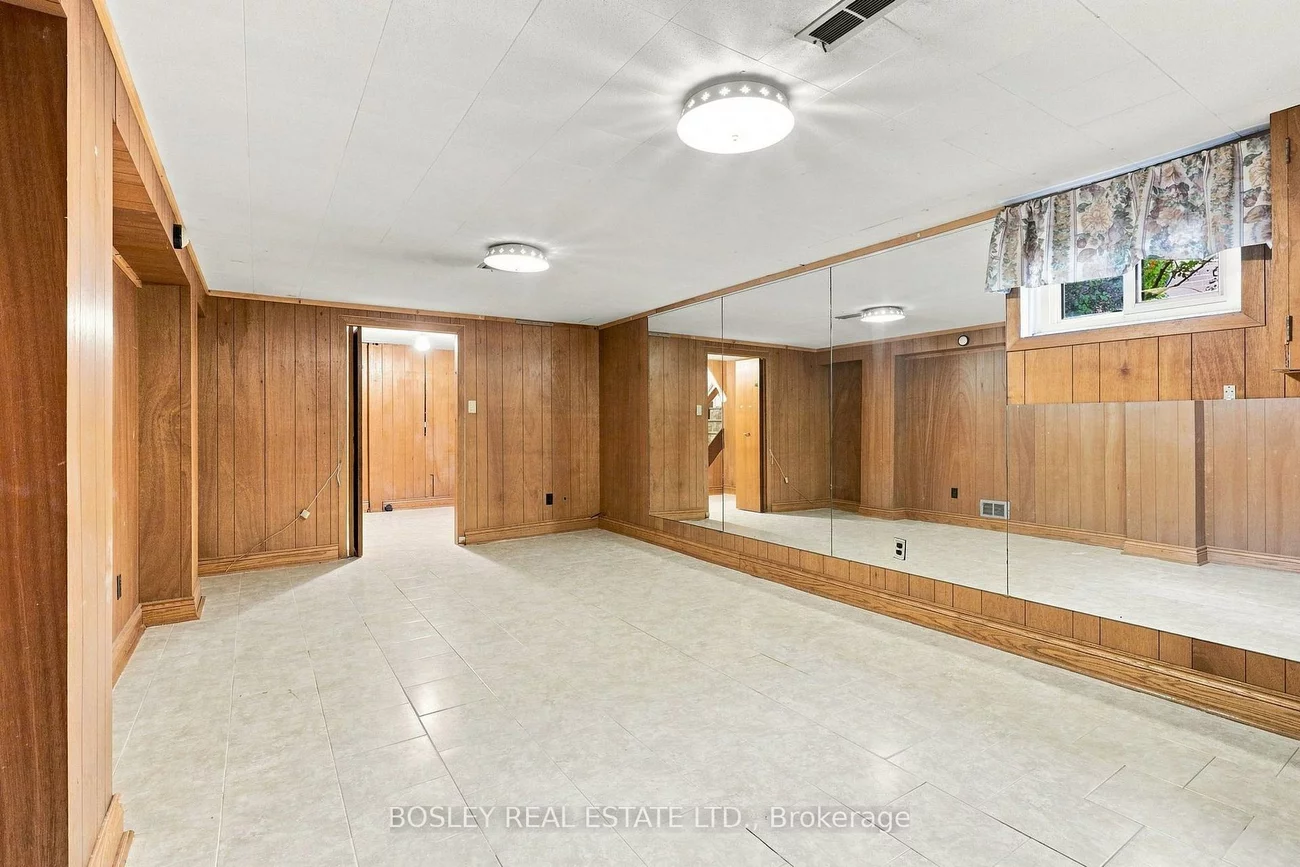 87, Brighton, Bathurst Manor, Toronto