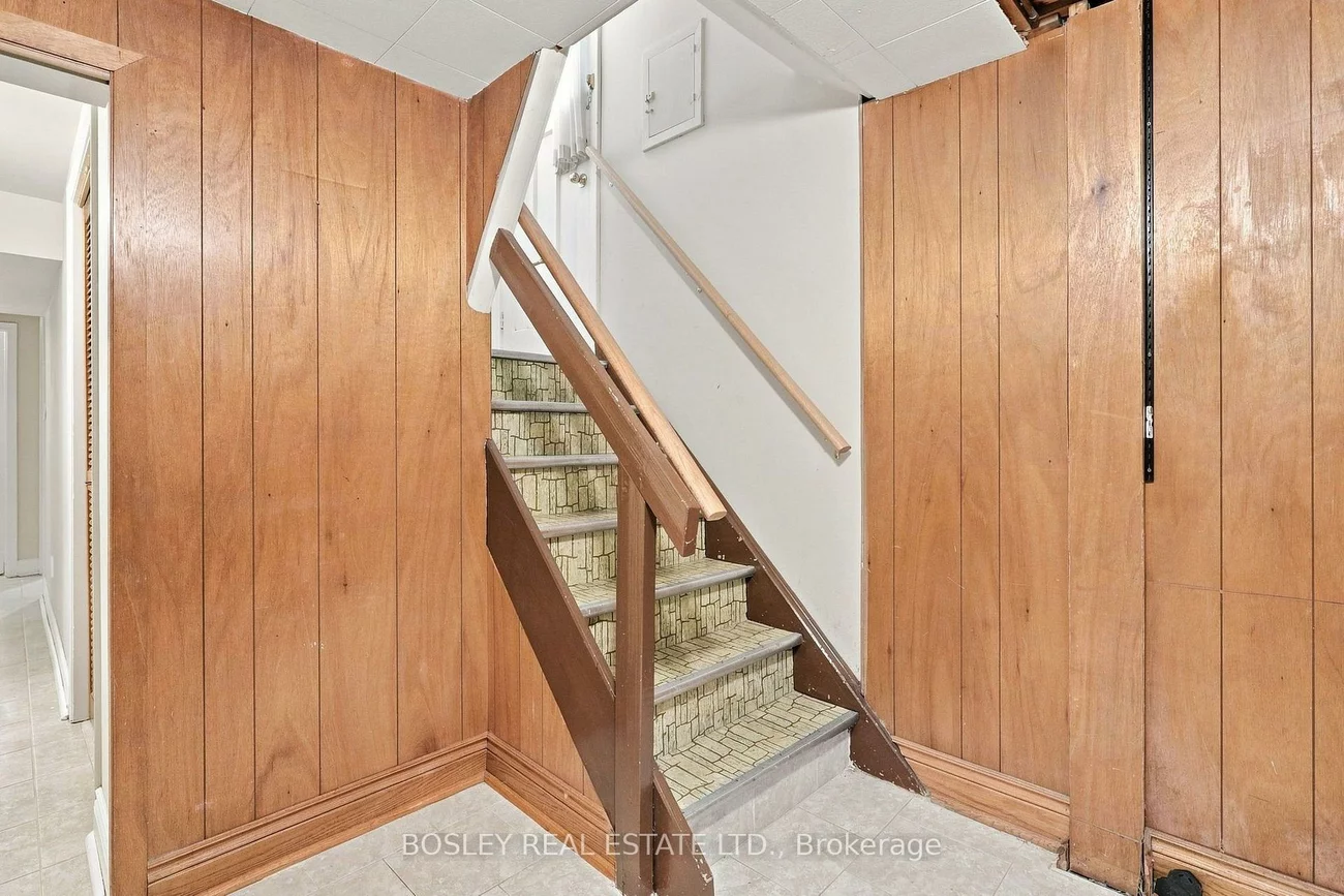 87, Brighton, Bathurst Manor, Toronto