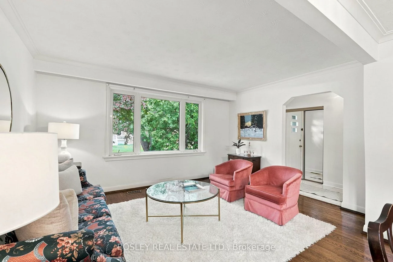 87, Brighton, Bathurst Manor, Toronto