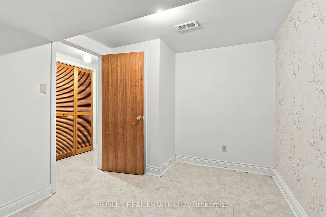 87, Brighton, Bathurst Manor, Toronto