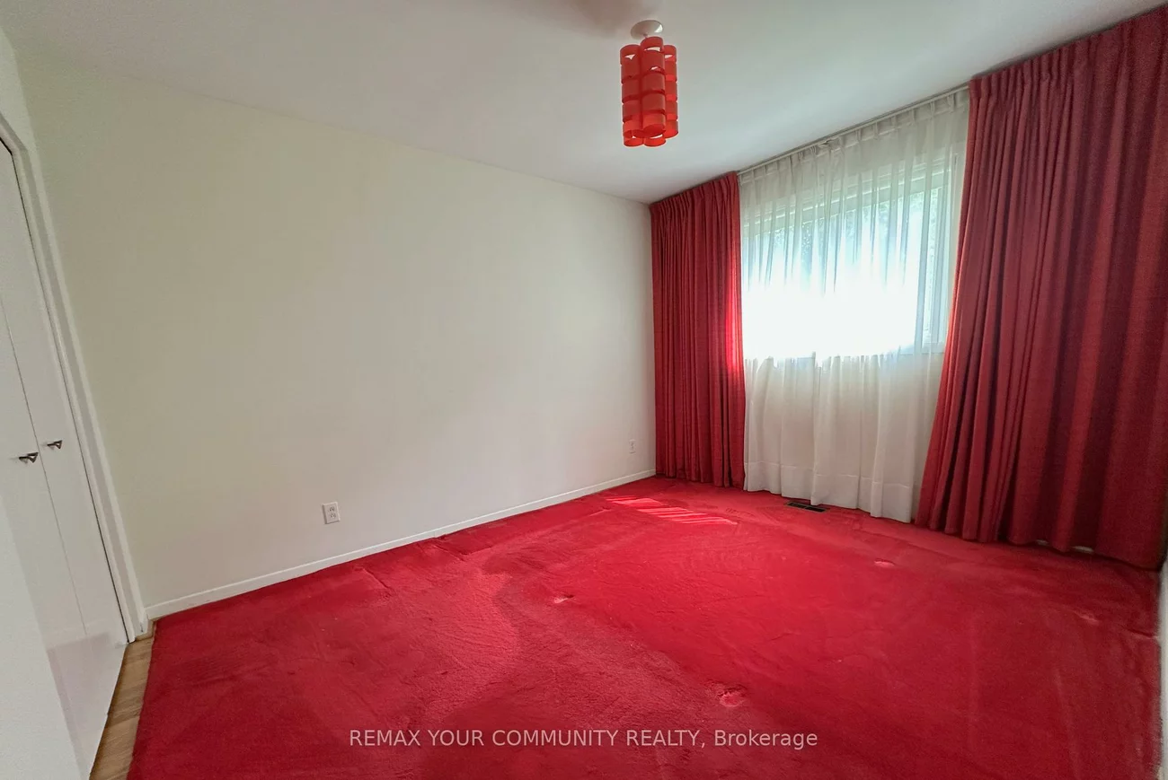 15, Resolution, Hillcrest Village, Toronto