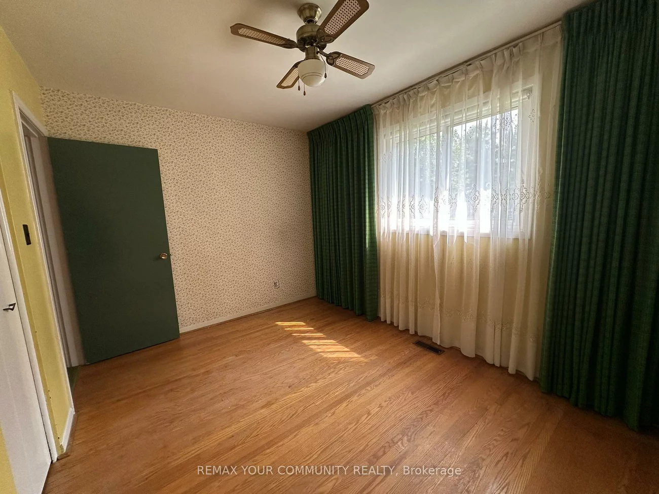 15, Resolution, Hillcrest Village, Toronto