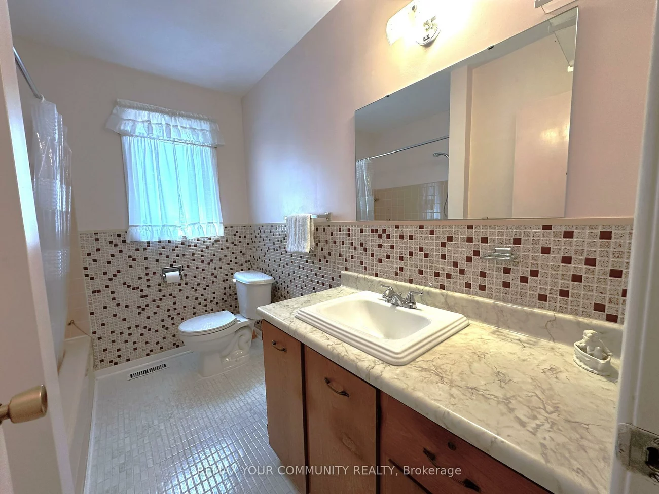 15, Resolution, Hillcrest Village, Toronto
