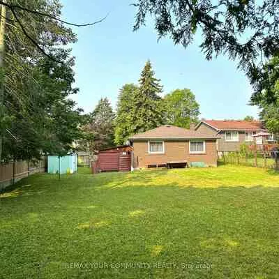 15, Resolution, Hillcrest Village, Toronto
