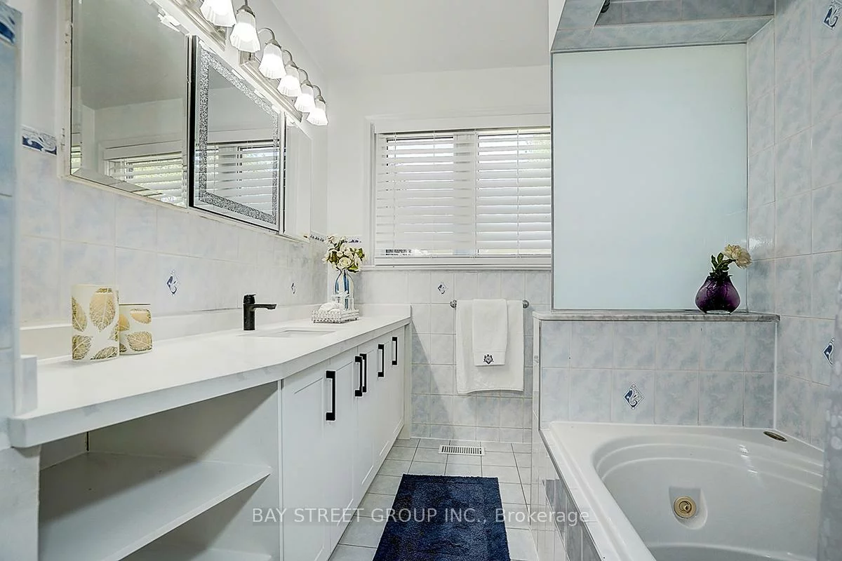 336, Betty Ann, Willowdale West, Toronto