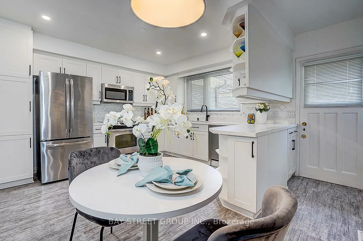 336, Betty Ann, Willowdale West, Toronto