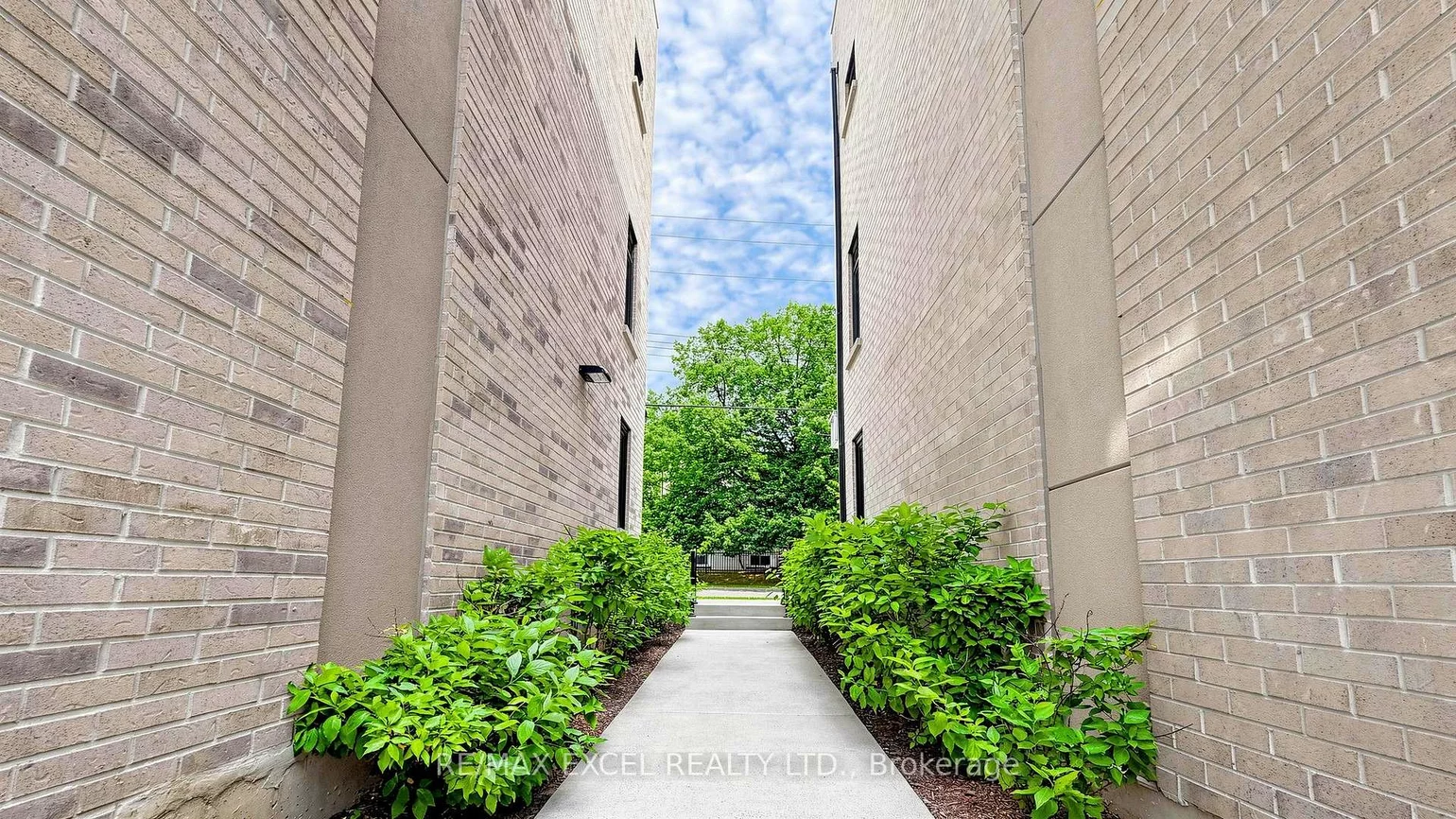 68A, Tisdale, Victoria Village, Toronto