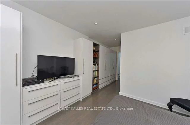 128, Montgomery, Yonge-Eglinton, Toronto