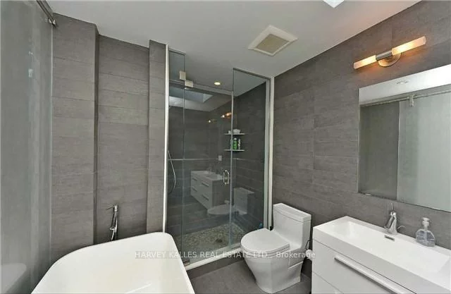 128, Montgomery, Yonge-Eglinton, Toronto