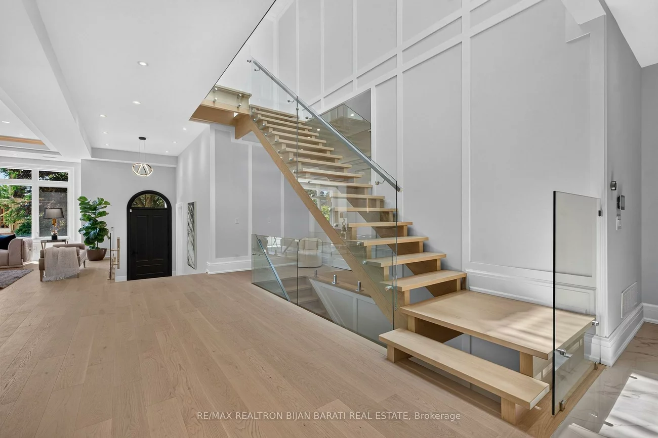 140, Olive, Willowdale East, Toronto